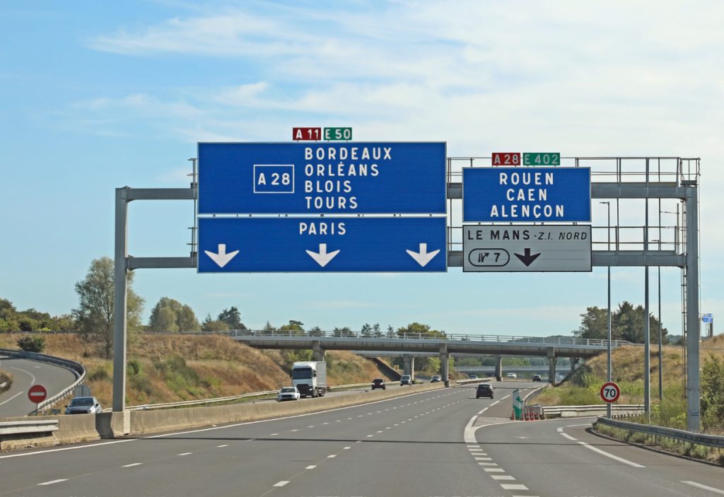 Paris mit dem Auto wie lange